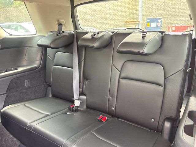 Used 2024 Nissan Pathfinder SL FWD image 12