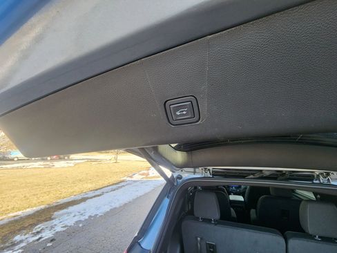 Used 2023 Chevrolet Traverse LT w/ Midnight/Sport Edition image 40