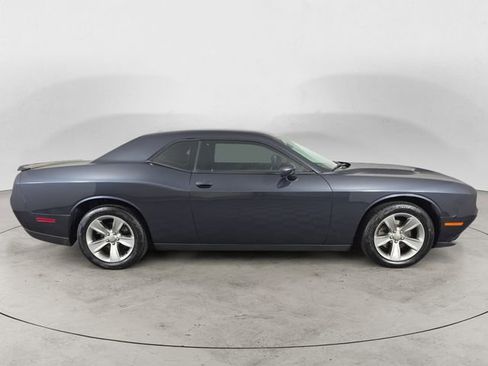 Used 2017 Dodge Challenger SXT image 6