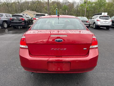 Used 2010 Ford Focus SE FWD image 5