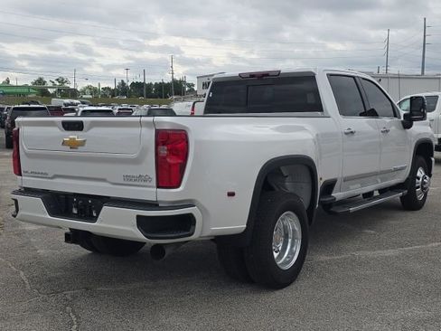 Used 2025 Chevrolet Silverado 3500 High Country w/ High Country Premium Package AWD/4WD image 5