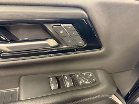 Used 2025 GMC Yukon Denali AWD/4WD image 8