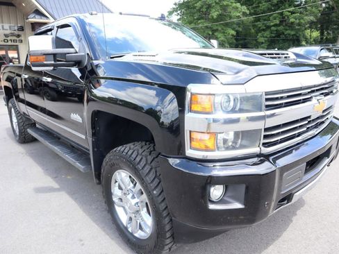 Used 2017 Chevrolet Silverado 2500 High Country AWD/4WD image 3