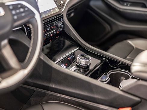 Used 2023 Jeep Grand Cherokee L Limited w/ Black Appearance Package image 23