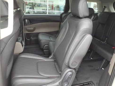 New 2026 Kia Carnival LXS FWD image 10