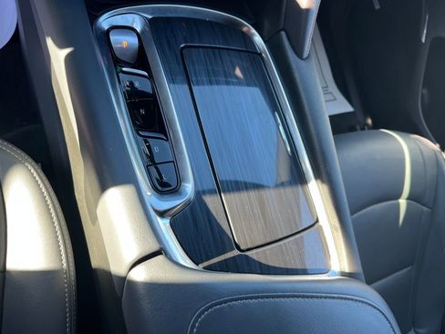 Used 2024 Buick Enclave Premium image 16