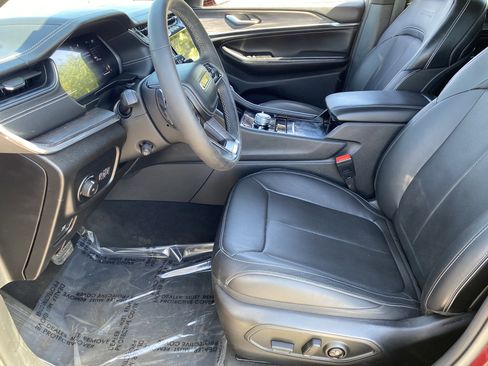 Used 2023 Jeep Grand Cherokee Overland image 17