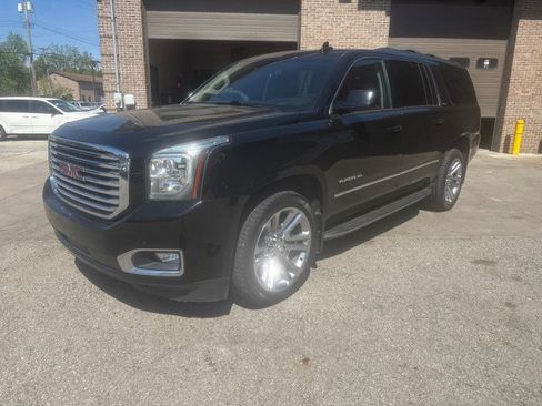 Used 2017 GMC Yukon XL SLT w/ Premium Edition AWD/4WD image 2
