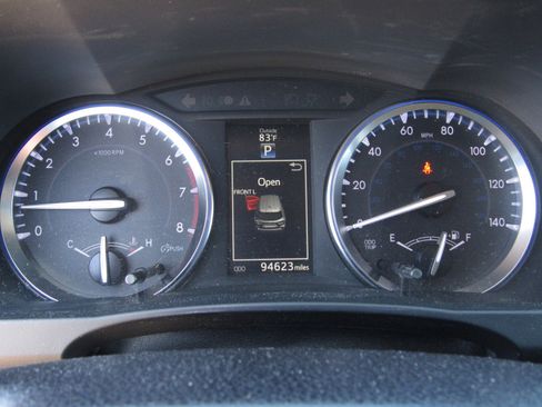 Used 2016 Toyota Highlander Limited image 29