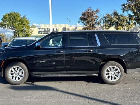 Used 2025 Chevrolet Suburban Premier image 8