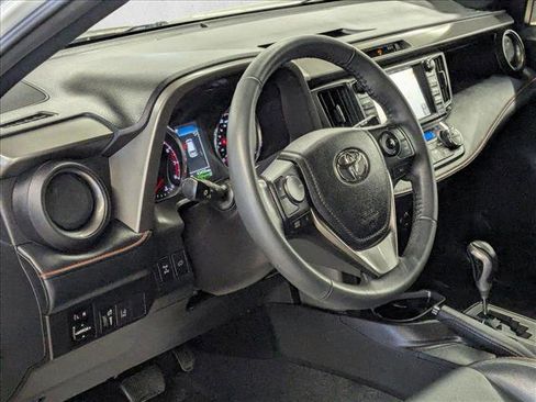 Used 2017 Toyota RAV4 SE image 10