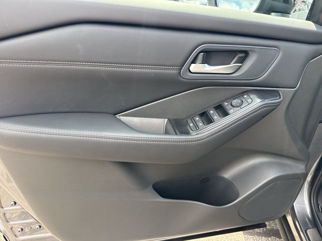 New 2026 Nissan Rogue Dark Armor AWD/4WD image 13