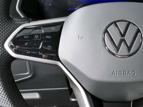 Used 2024 Volkswagen Tiguan SE R-Line image 13