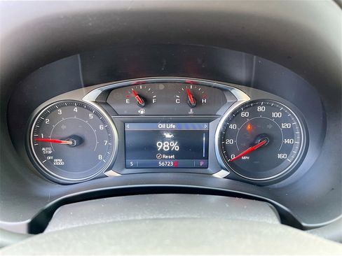 Used 2024 GMC Terrain SLT image 11