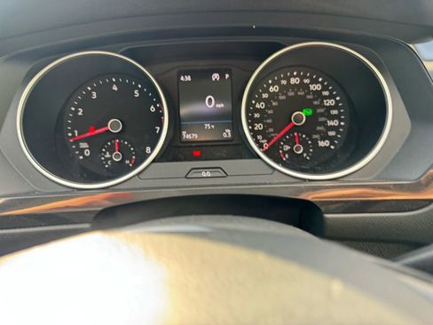 Used 2019 Volkswagen Tiguan SE w/ Panoramic Sunroof Package image 12