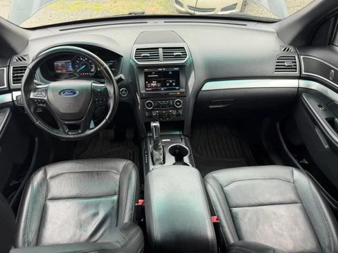 Used 2016 Ford Explorer XLT w/ Equipment Group 202A AWD/4WD image 34