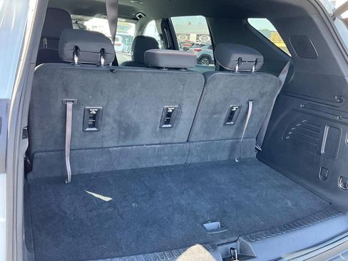 Used 2025 Chevrolet Traverse LT AWD/4WD image 4