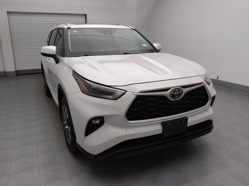 Used 2022 Toyota Highlander XLE w/ Protection Package #3 (TMS) AWD/4WD image 14