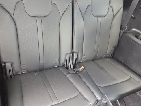 Used 2022 Kia Sorento EX w/ Panoramic Sunroof Package FWD image 11