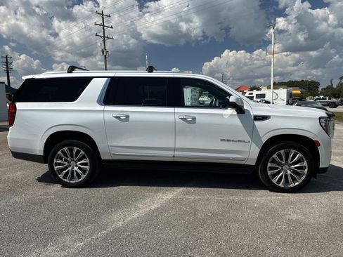 Used 2022 GMC Yukon XL Denali image 2