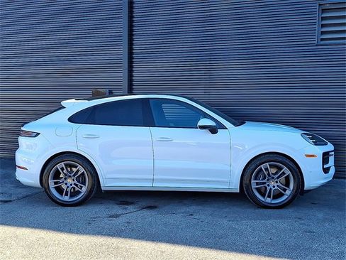 Certified 2025 Porsche Cayenne Coupe image 8