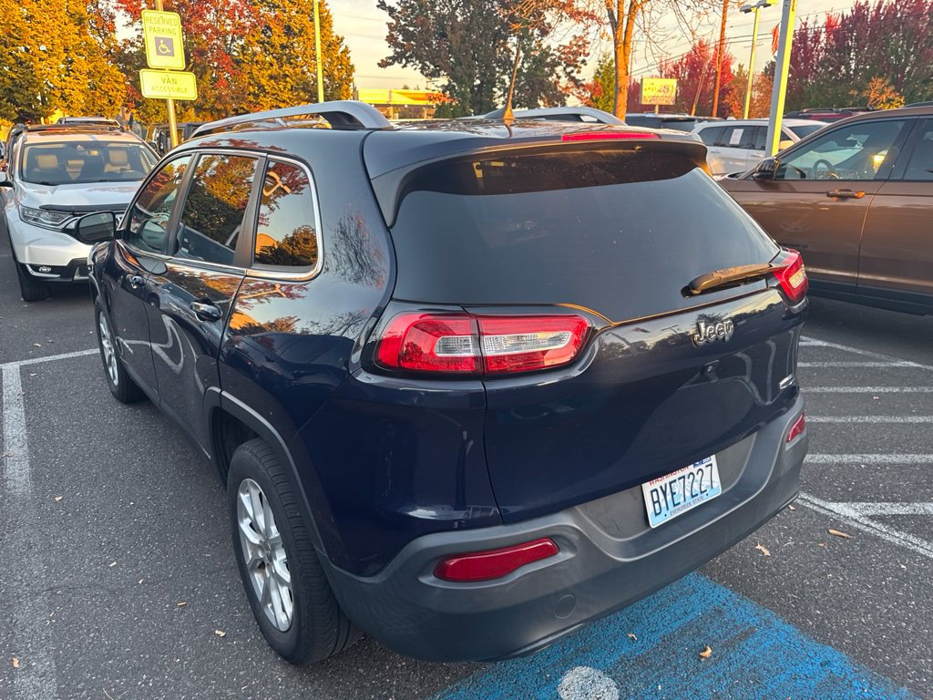 Used 2016 Jeep Cherokee Latitude FWD image 4