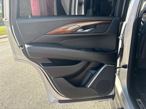 Used 2020 Cadillac Escalade 2WD image 18