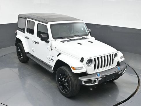 Used 2023 Jeep Wrangler Unlimited Sahara w/ Cold Weather Group AWD/4WD image 33
