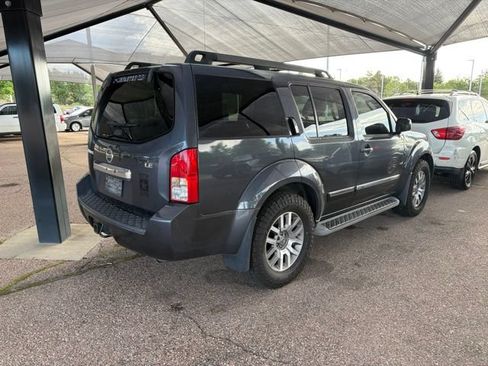 Used 2012 Nissan Pathfinder LE AWD/4WD image 4