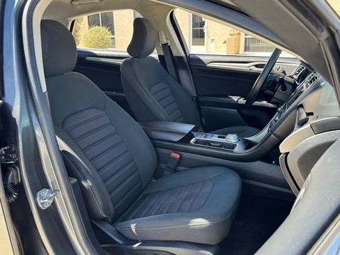 Used 2018 Ford Fusion SE w/ Fusion SE Technology Package image 31