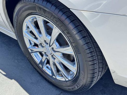 Used 2011 Buick Lucerne CXL FWD image 20