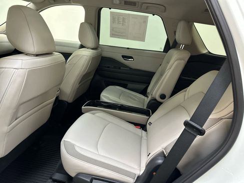 Certified 2024 Nissan Pathfinder SL w/ SL Premium Package image 6