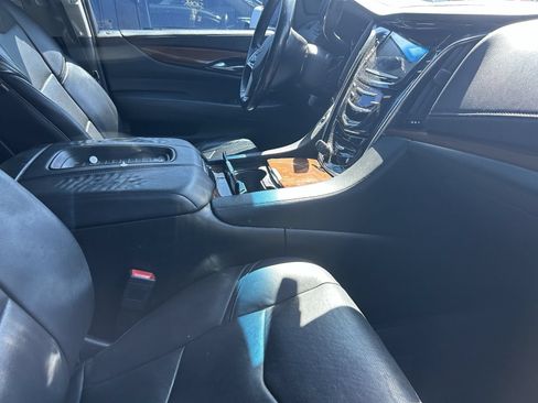 Used 2018 Cadillac Escalade Premium Luxury RWD image 11