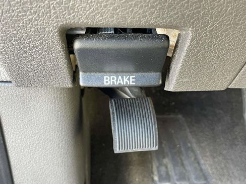 Used 2013 Ford F150 XLT w/ XLT Chrome Pkg image 15