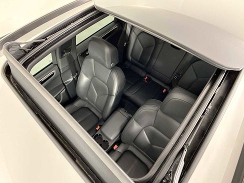 Certified 2025 Porsche Macan image 22