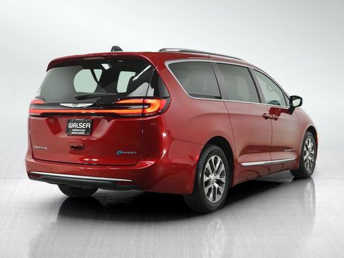 Used 2025 Chrysler Pacifica Pinnacle FWD image 5