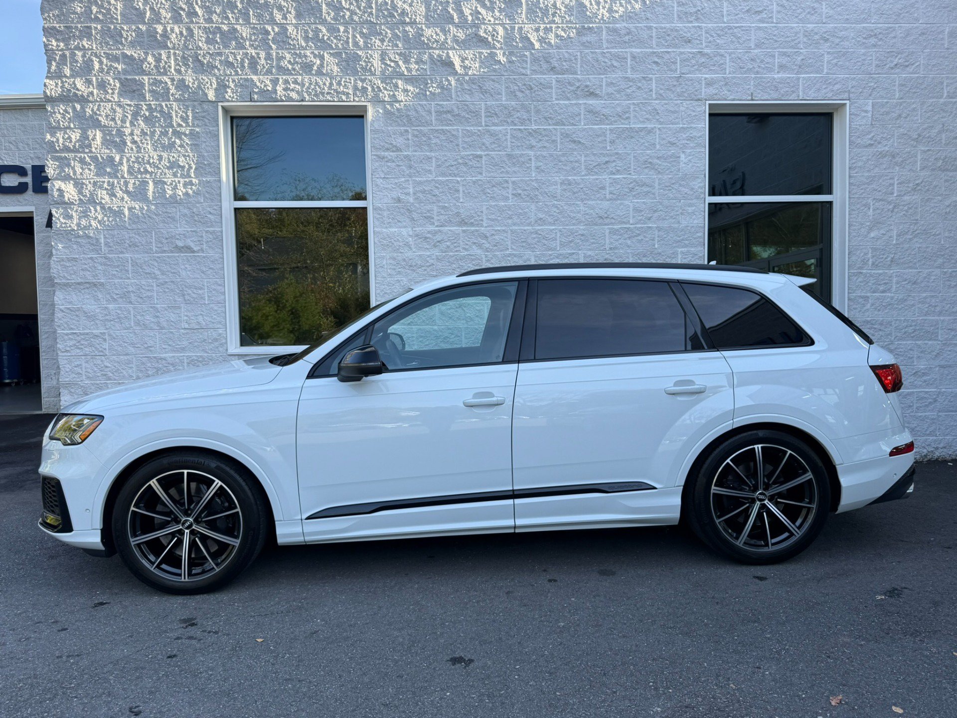 Used 2020 Audi SQ7 Prestige w/ Prestige Package AWD/4WD image 7
