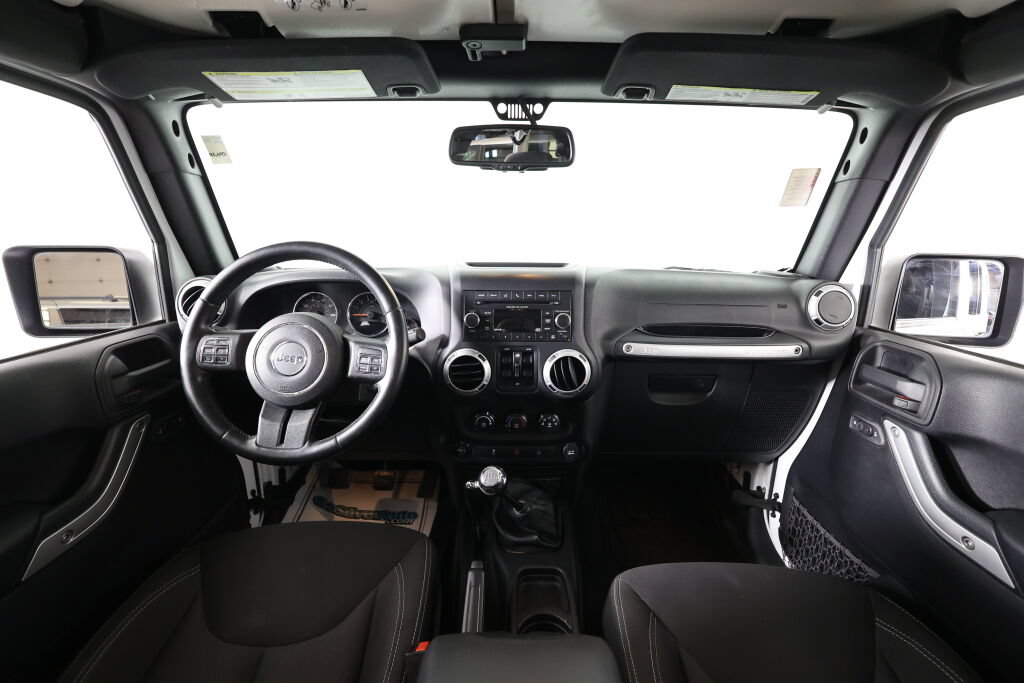 Used 2016 Jeep Wrangler Unlimited Sahara w/ Connectivity Group AWD/4WD image 27