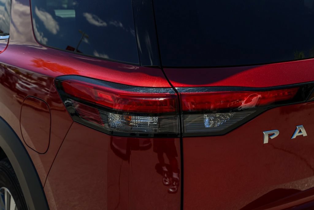 Used 2025 Nissan Pathfinder SL FWD image 7
