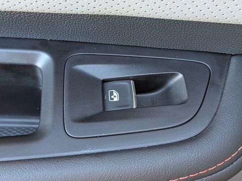 Used 2025 Volkswagen Atlas Peak Edition SE image 27