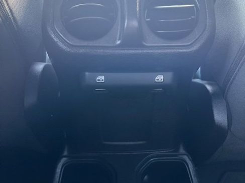 Used 2023 Jeep Gladiator Sport image 39