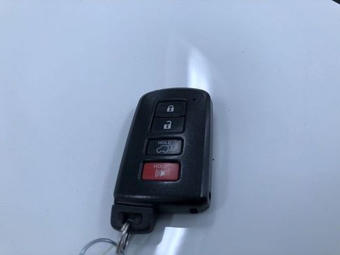 Used 2016 Toyota RAV4 XLE image 32