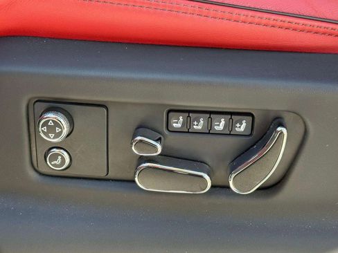 Certified 2022 Bentley Bentayga image 27