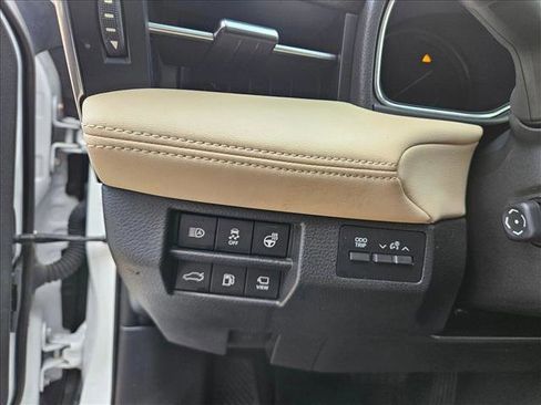 Used 2019 Toyota Avalon Limited image 11