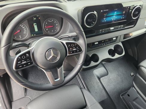 Used 2023 Mercedes-Benz Sprinter 2500 image 17
