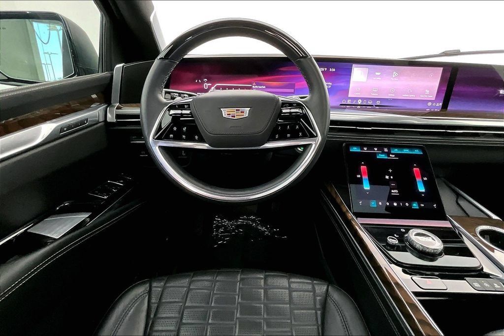 Used 2025 Cadillac Escalade Sport Platinum AWD/4WD image 6