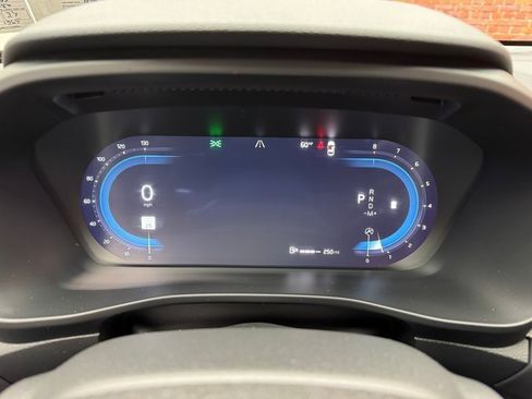 Used 2025 Volvo XC40 B5 Core image 15