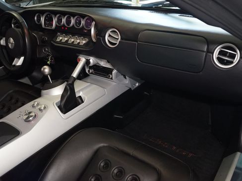 Used 2006 Ford GT RWD image 13