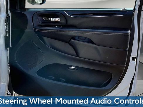 Used 2017 Dodge Grand Caravan SE image 26