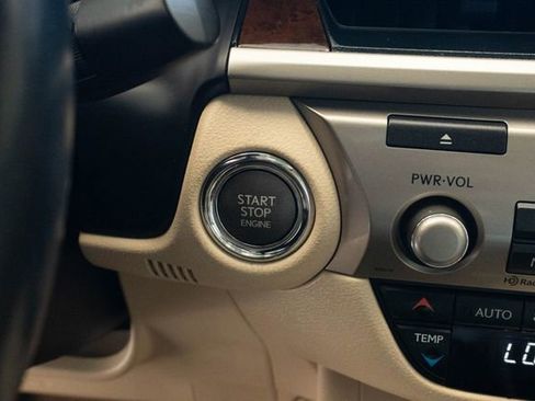 Used 2013 Lexus ES 350 w/ Luxury Pkg FWD image 22
